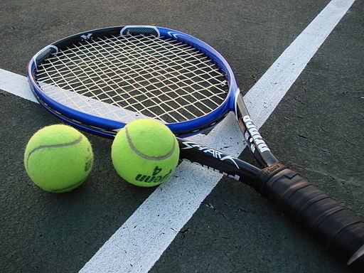 512px-Tennis_Racket_and_Balls
