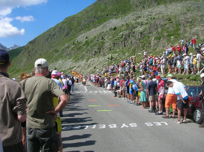 Tour_de_France_at_Col_de_la_Croix_de_Fer