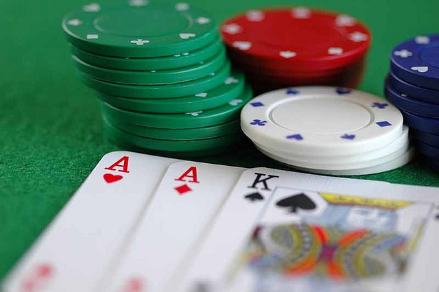 Tips for Becoming a Professional Poker Player